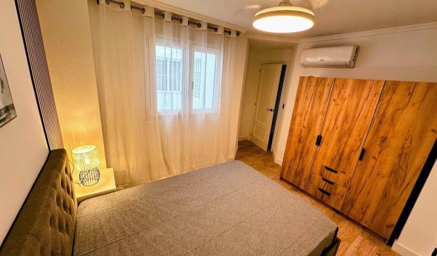 Resale - Apartment -
Torrevieja - Centro
