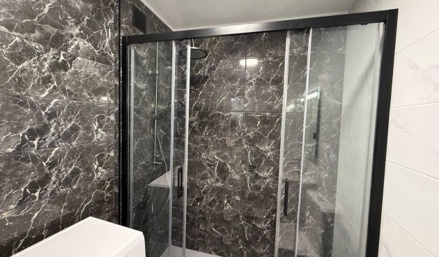 Resale - Apartment -
Torrevieja - Centro