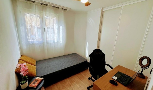 Resale - Apartment -
Torrevieja - Centro