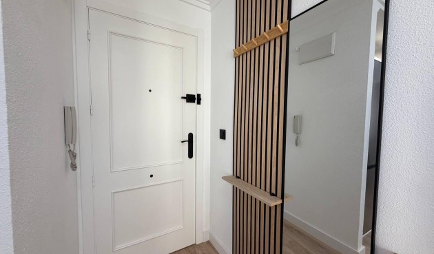 Resale - Apartment -
Torrevieja - Centro