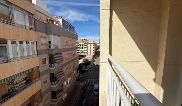 Resale - Apartment -
Torrevieja - Centro