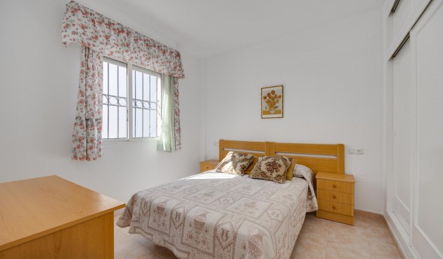 Resale - Bungalow -
Torrevieja - Costa Blanca