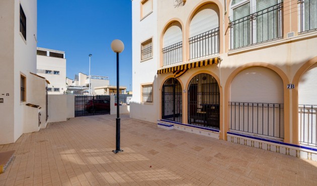 Resale - Bungalow -
Torrevieja - Costa Blanca