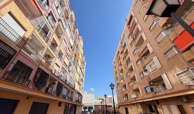 Resale - Apartment -
Torrevieja - Playa de los Locos