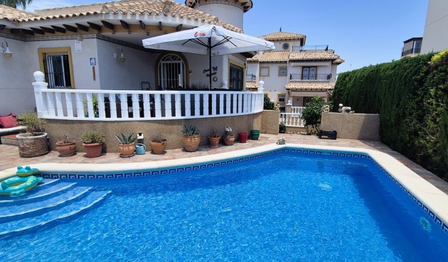 Resale - Villa -
Villamartin - Costa Blanca