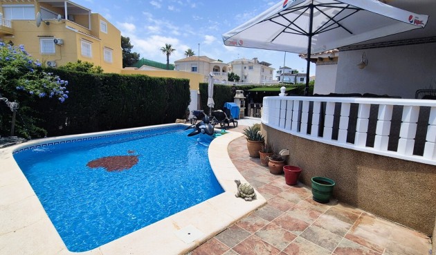 Resale - Villa -
Villamartin - Costa Blanca