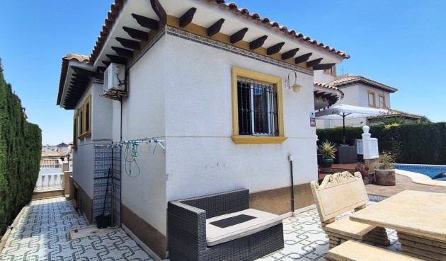 Resale - Villa -
Villamartin - Costa Blanca