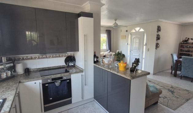 Resale - Villa -
Villamartin - Costa Blanca