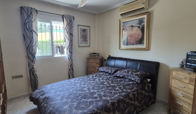 Resale - Villa -
Villamartin - Costa Blanca