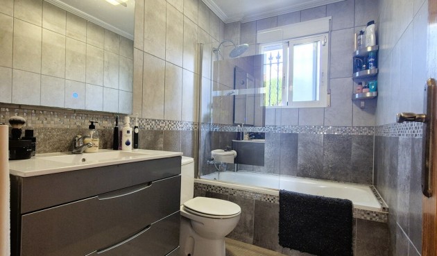 Resale - Villa -
Villamartin - Costa Blanca