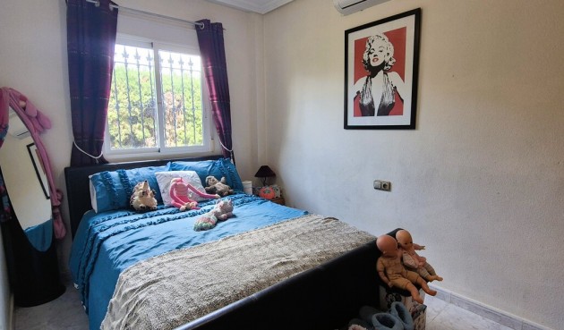 Resale - Villa -
Villamartin - Costa Blanca