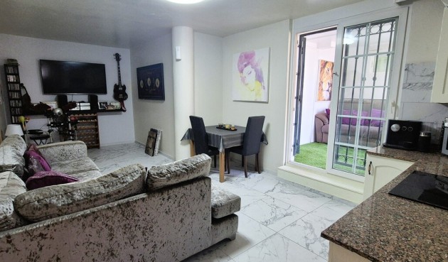 Resale - Villa -
Villamartin - Costa Blanca