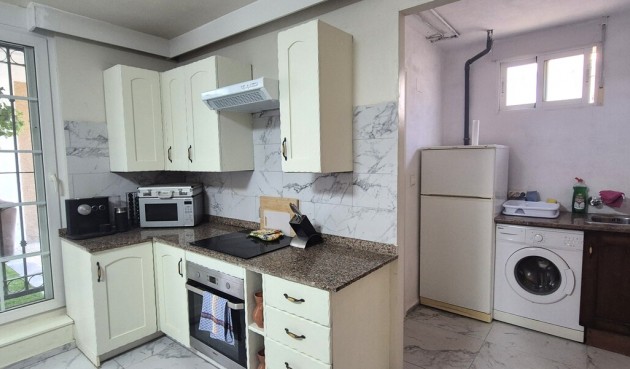Resale - Villa -
Villamartin - Costa Blanca