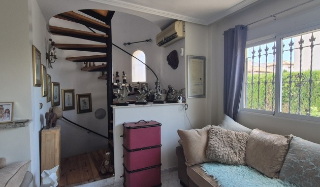Resale - Villa -
Villamartin - Costa Blanca