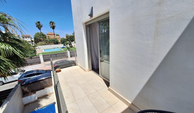Resale - Villa -
Torrevieja - Los Frutales
