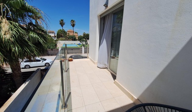 Resale - Villa -
Torrevieja - Los Frutales