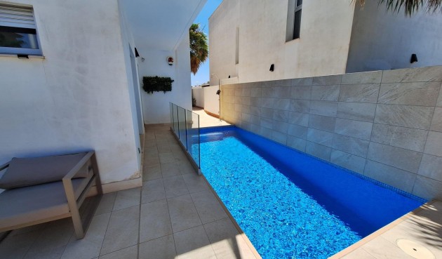 Resale - Villa -
Torrevieja - Los Frutales