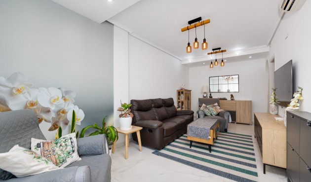Resale - Town House -
Torrevieja - aguas nuevas