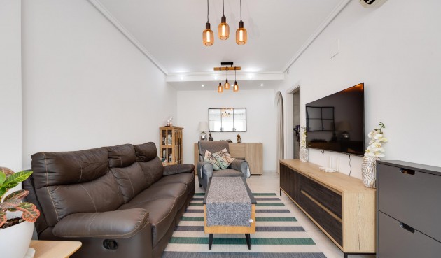 Resale - Town House -
Torrevieja - aguas nuevas