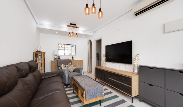 Resale - Town House -
Torrevieja - aguas nuevas