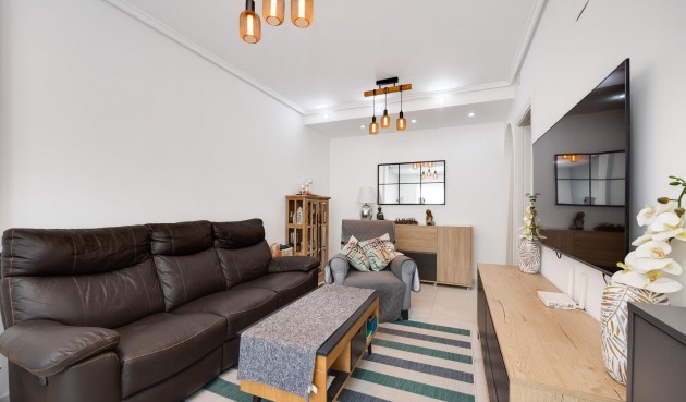 Resale - Town House -
Torrevieja - aguas nuevas