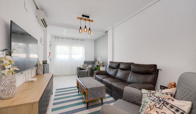 Resale - Town House -
Torrevieja - aguas nuevas