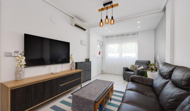 Resale - Town House -
Torrevieja - aguas nuevas