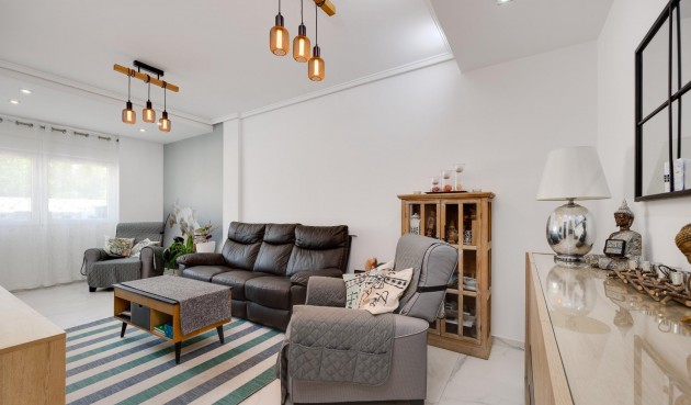Resale - Town House -
Torrevieja - aguas nuevas