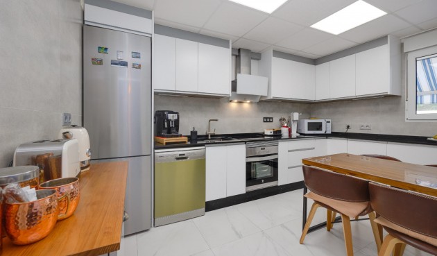 Resale - Town House -
Torrevieja - aguas nuevas