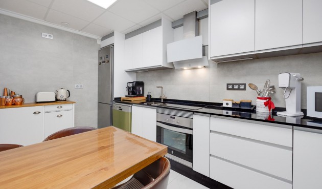 Resale - Town House -
Torrevieja - aguas nuevas