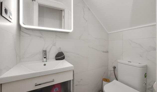Resale - Town House -
Torrevieja - aguas nuevas