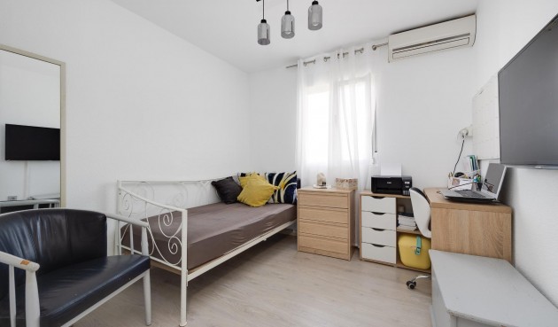 Resale - Town House -
Torrevieja - aguas nuevas