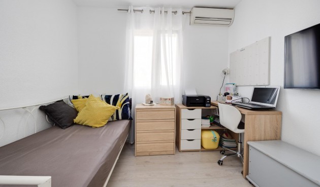 Resale - Town House -
Torrevieja - aguas nuevas
