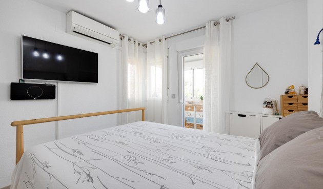 Resale - Town House -
Torrevieja - aguas nuevas