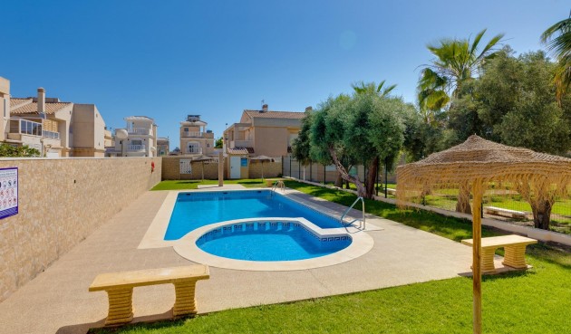 Resale - Town House -
Torrevieja - aguas nuevas