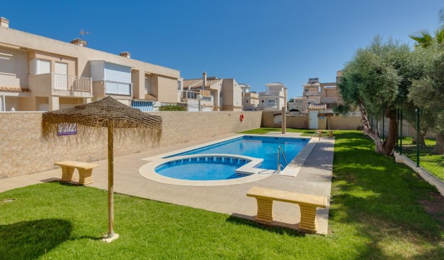 Resale - Town House -
Torrevieja - aguas nuevas