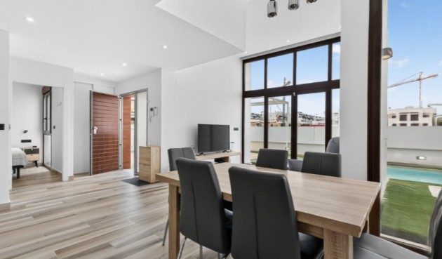 Resale - Villa -
Torrevieja - Costa Blanca