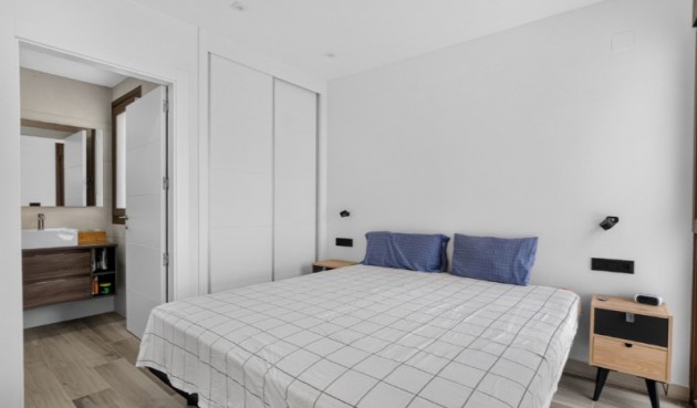 Resale - Villa -
Torrevieja - Costa Blanca
