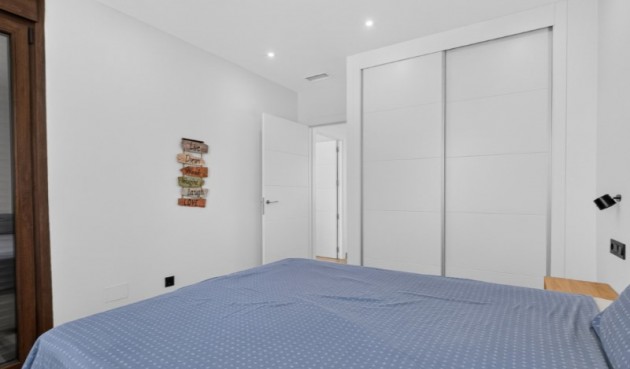 Resale - Villa -
Torrevieja - Costa Blanca