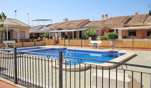 Resale - Bungalow -
Guardamar del Segura - 03140