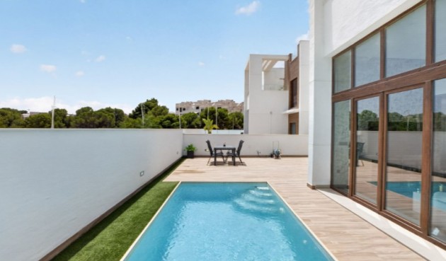 Resale - Villa -
Torrevieja - Costa Blanca