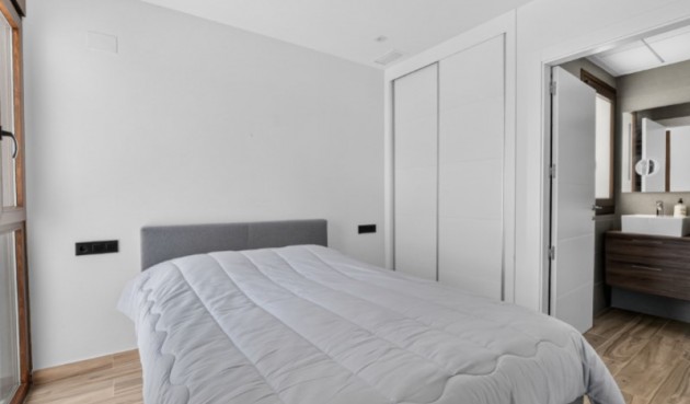 Resale - Villa -
Torrevieja - Costa Blanca
