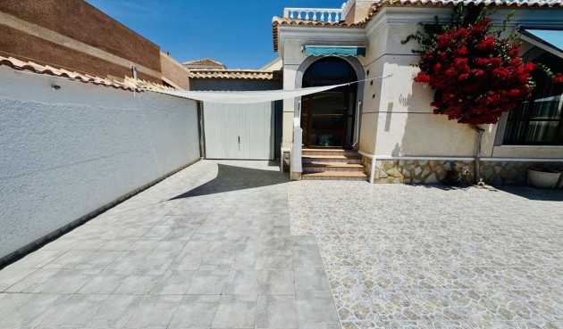 Resale - Villa -
Torrevieja - La Siesta - El Salado - Torreta