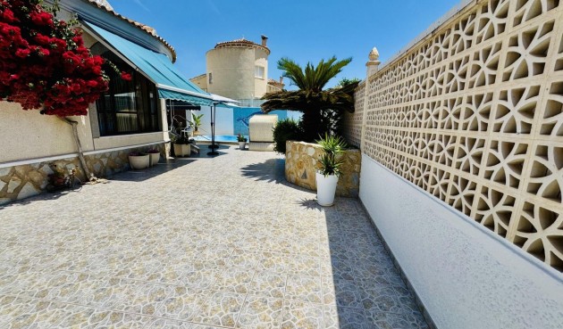 Resale - Villa -
Torrevieja - La Siesta - El Salado - Torreta