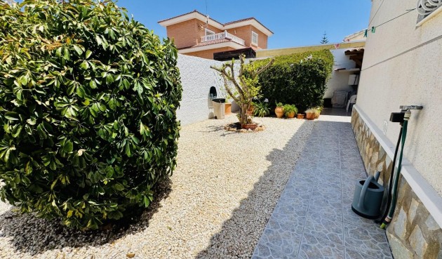 Resale - Villa -
Torrevieja - La Siesta - El Salado - Torreta
