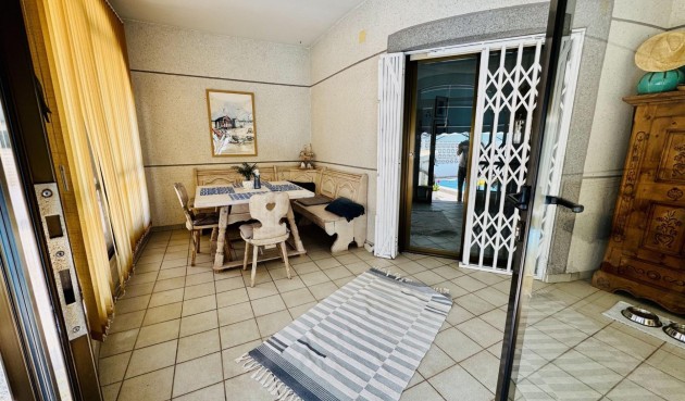 Resale - Villa -
Torrevieja - La Siesta - El Salado - Torreta