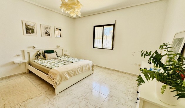 Resale - Villa -
Torrevieja - La Siesta - El Salado - Torreta