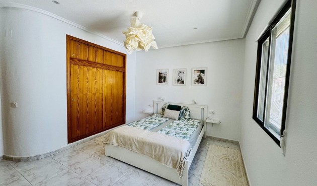 Resale - Villa -
Torrevieja - La Siesta - El Salado - Torreta