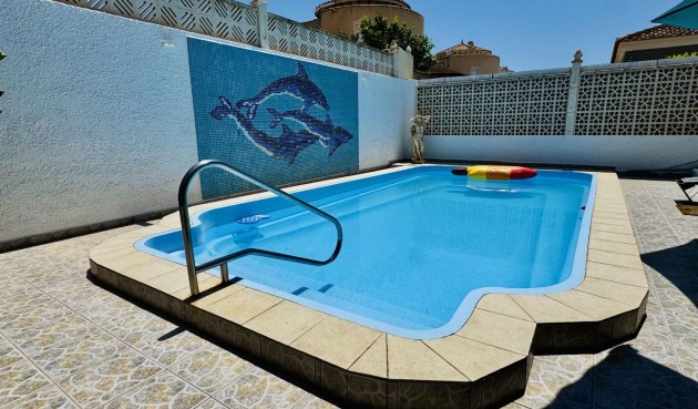 Resale - Villa -
Torrevieja - La Siesta - El Salado - Torreta