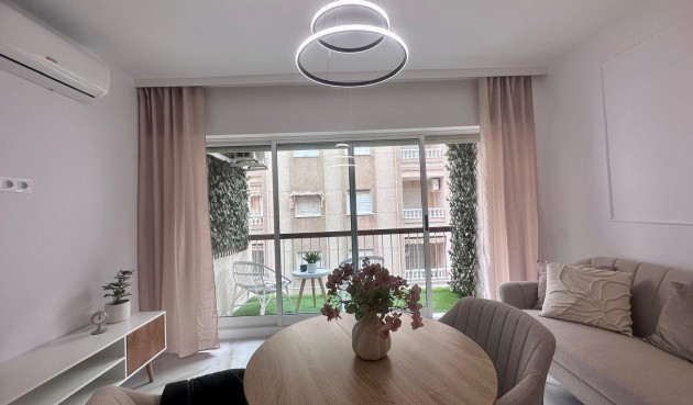Resale - Apartment -
Torrevieja - Estacion De Autobuses